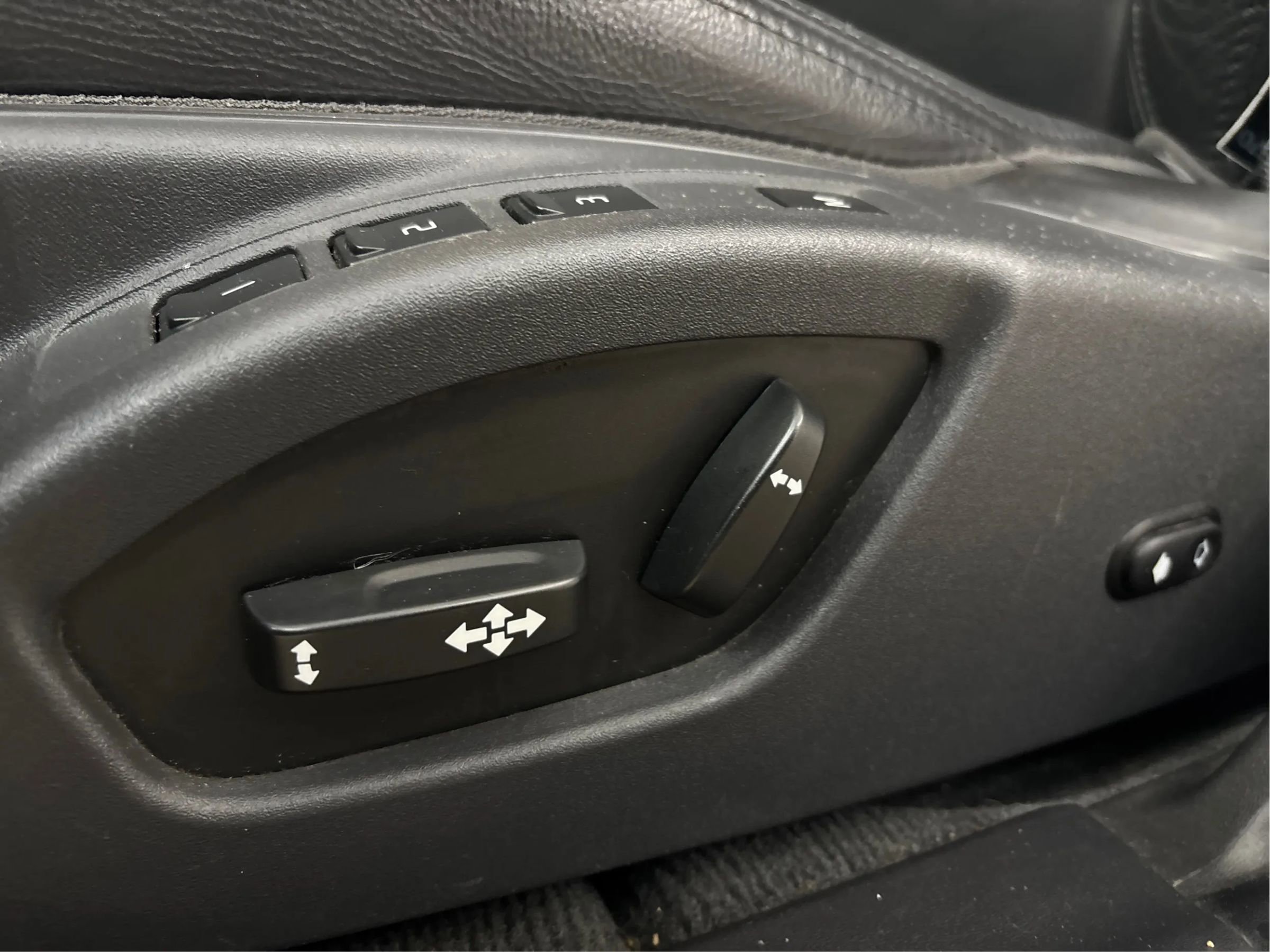 Used 2017 Volvo S60 T5 Inscription image 25
