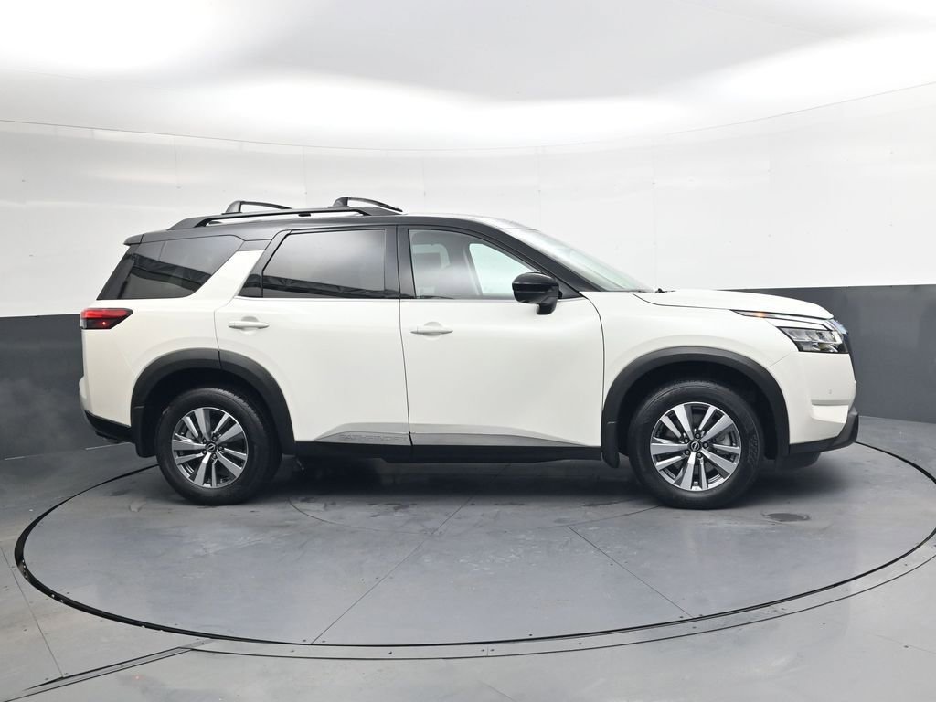 Used 2024 Nissan Pathfinder SL image 3