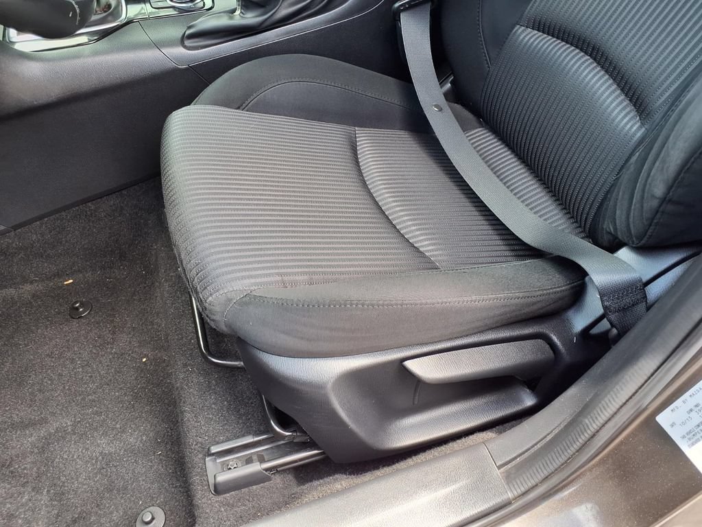 Used 2016 MAZDA MAZDA3 i Touring w/ Popular Equipment Package FWD image 24