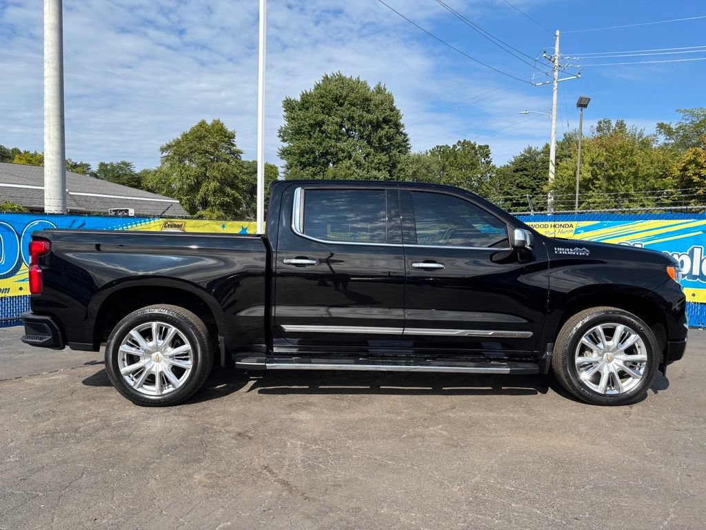 Used 2022 Chevrolet Silverado 1500 High Country w/ High Country Premium Package AWD/4WD image 2