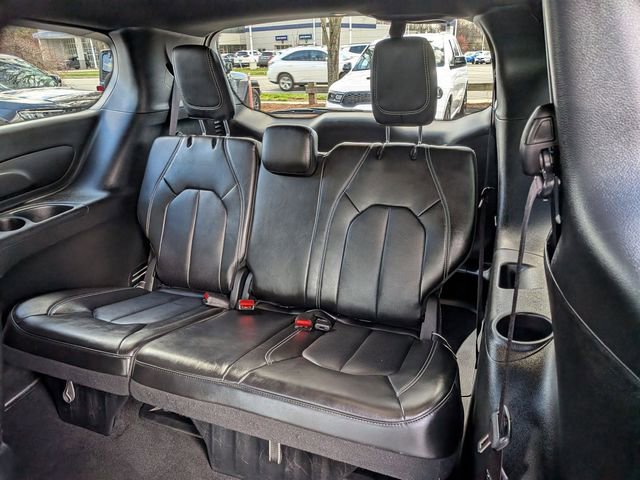 Used 2025 Chrysler Pacifica Select image 13