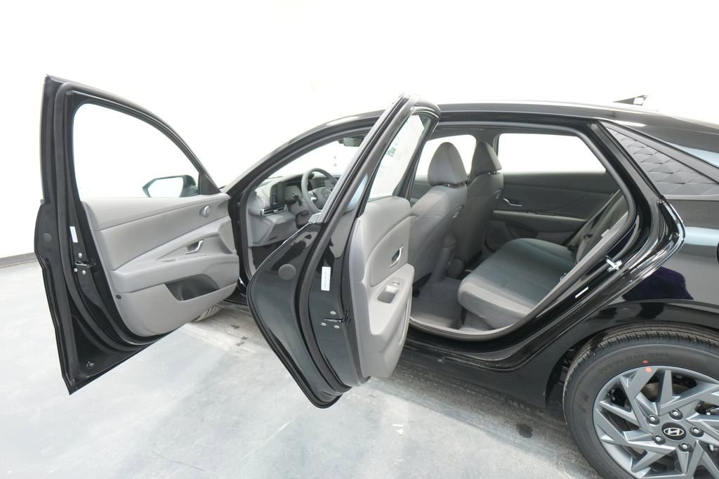 New 2026 Hyundai Elantra Blue image 20