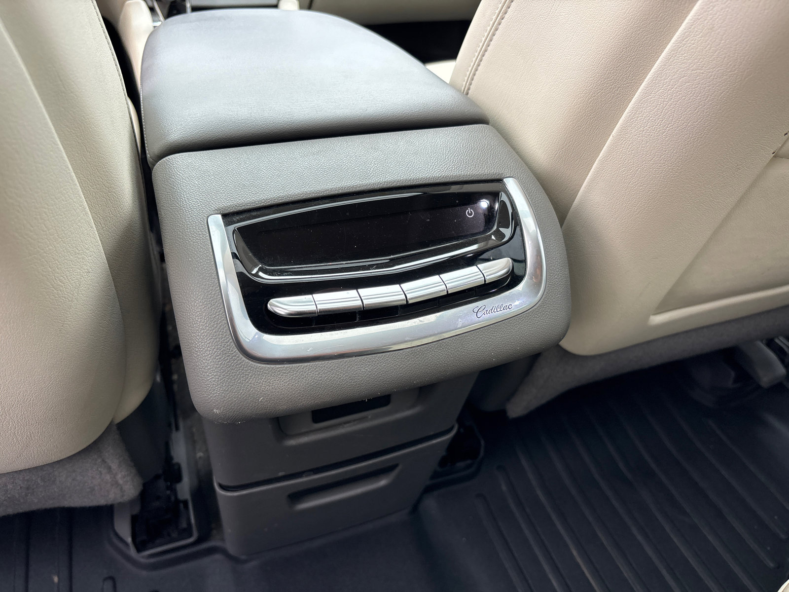 Used 2020 Cadillac XT6 Premium Luxury FWD image 31