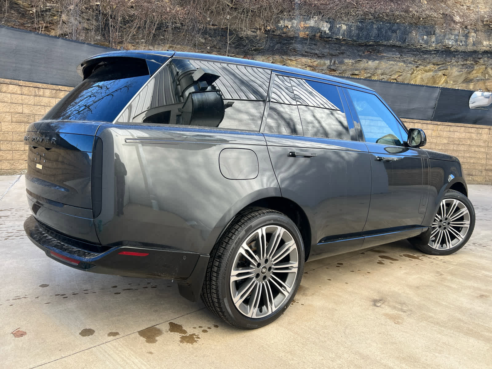 New 2025 Land Rover Range Rover SE image 3