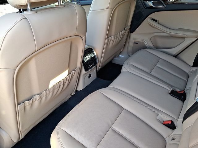 Certified 2026 Porsche Macan AWD/4WD image 13
