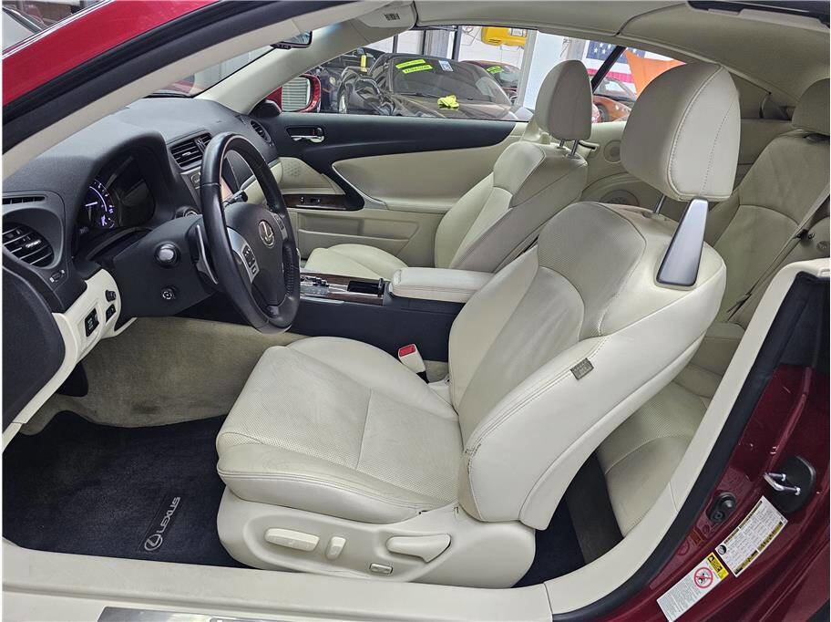 Used 2014 Lexus IS 250C w/ Navigation System Package RWD image 9