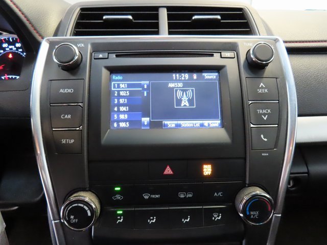 Used 2017 Toyota Camry SE image 24