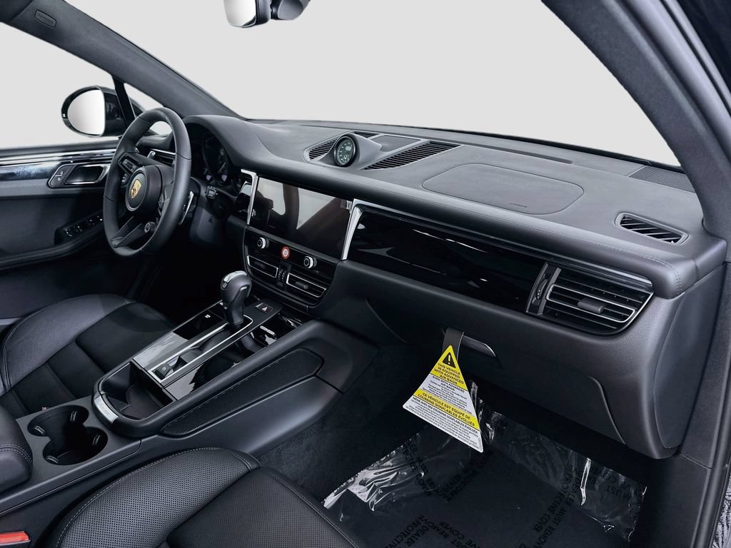 New 2026 Porsche Macan AWD/4WD image 31
