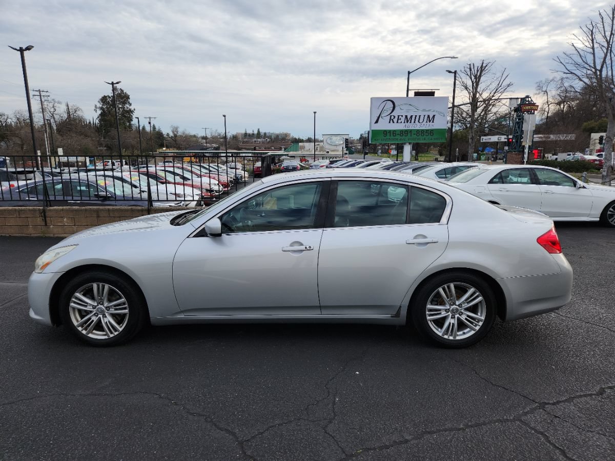 Used 2011 INFINITI G37 Journey w/ Premium Pkg image 2