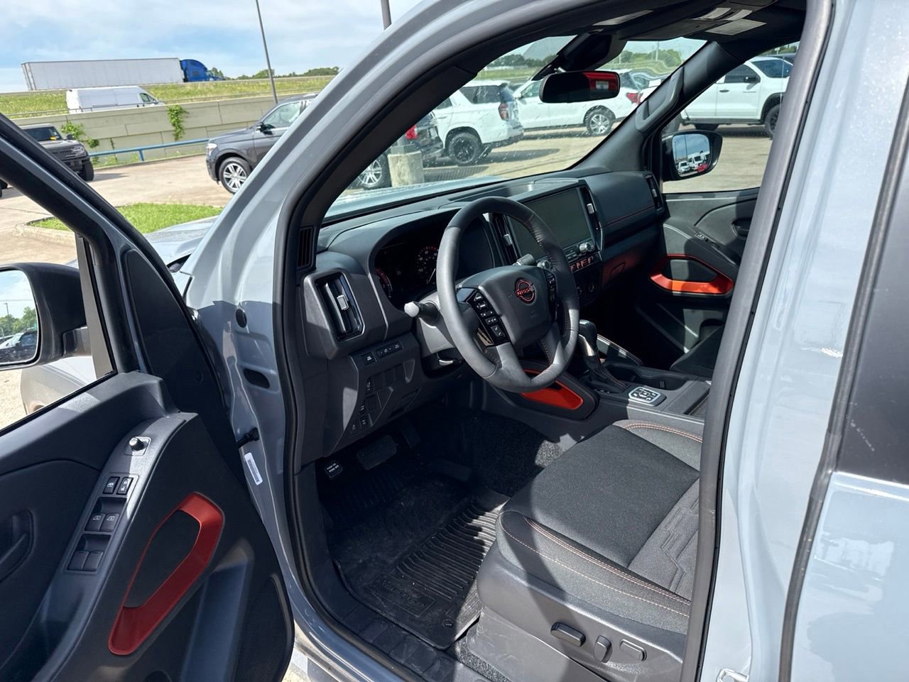 Used 2026 Nissan Frontier PRO-4X w/ Tow Package AWD/4WD image 19
