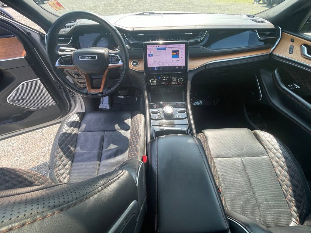 Used 2023 Jeep Grand Cherokee L Summit AWD/4WD image 3