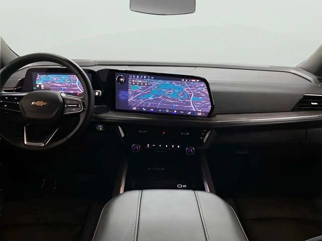 Used 2025 Chevrolet Suburban LT RWD image 14