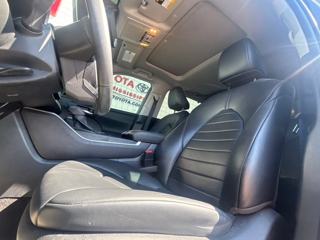 Used 2022 Toyota Highlander XLE AWD/4WD image 11