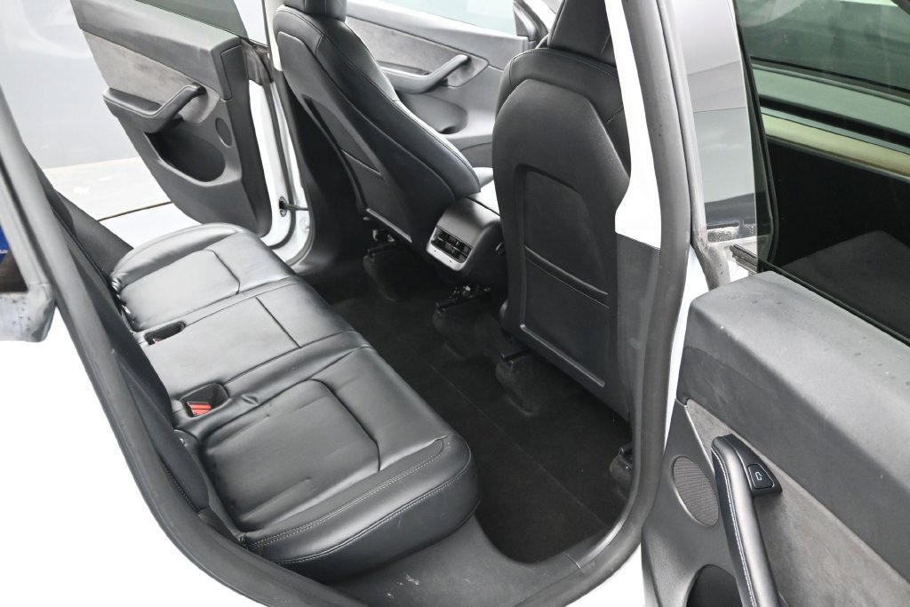 Used 2022 Tesla Model Y Long Range AWD/4WD image 11