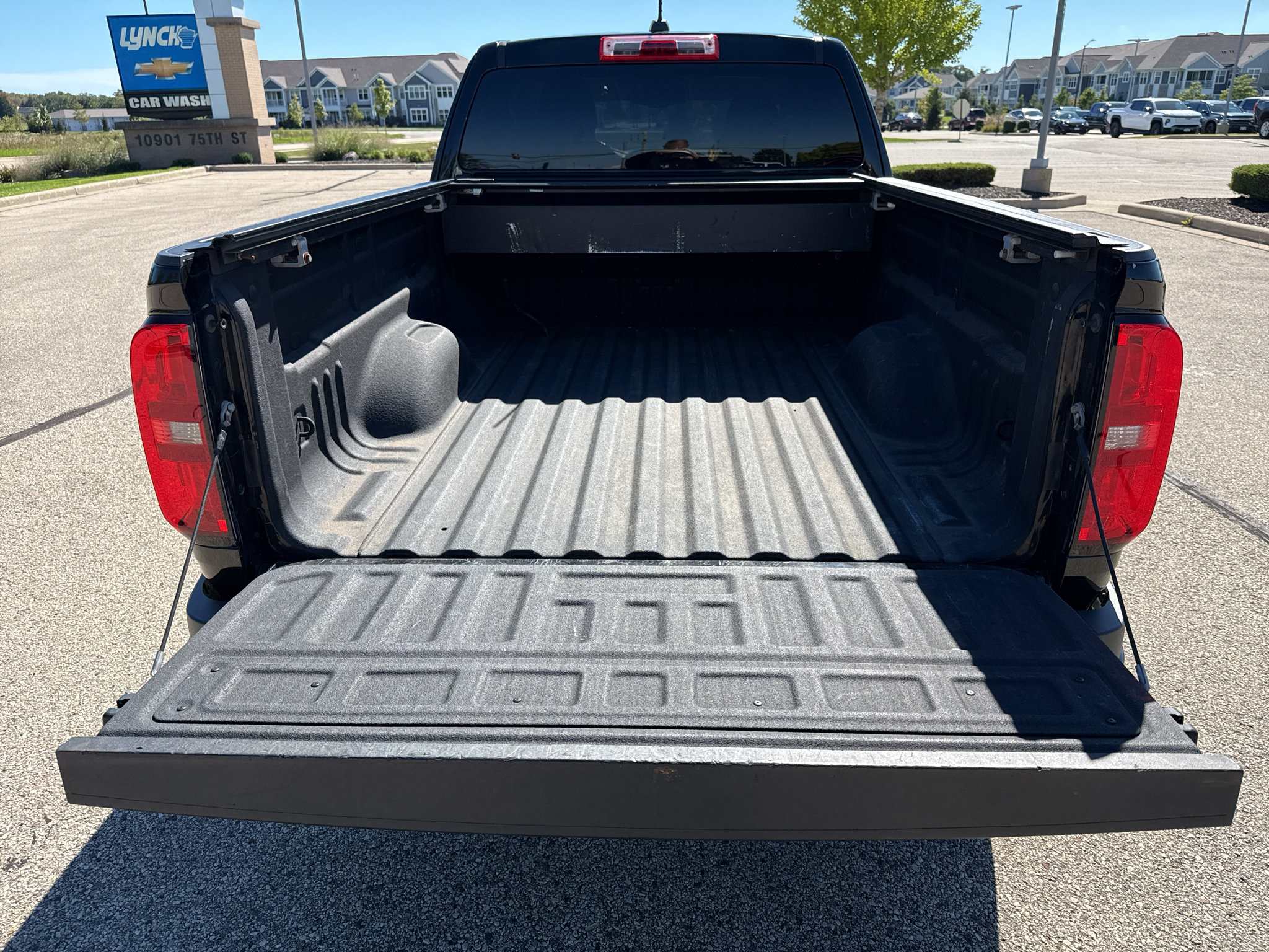Used 2015 Chevrolet Colorado Z71 AWD/4WD image 9