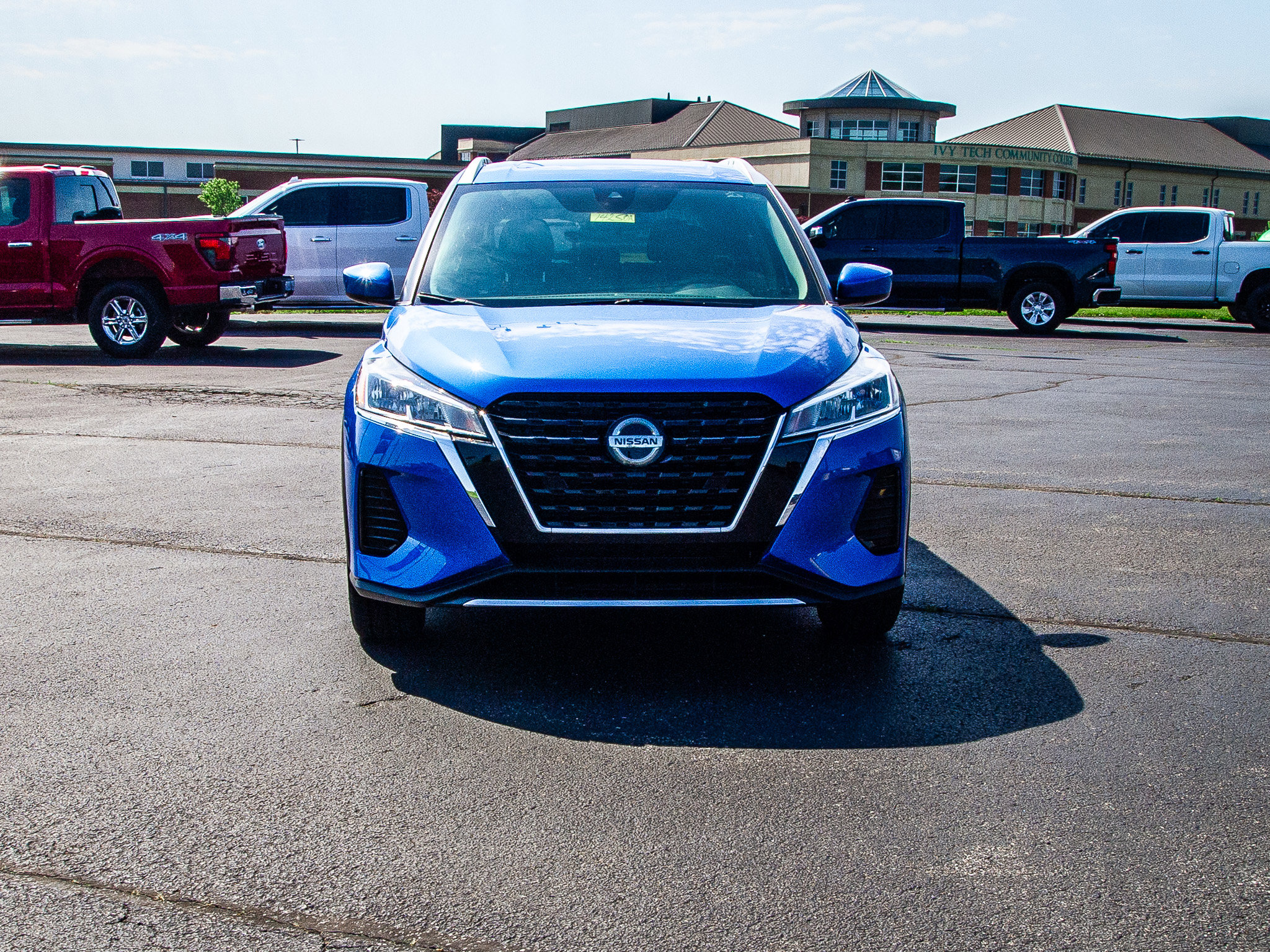 Used 2021 Nissan Kicks SV FWD image 2