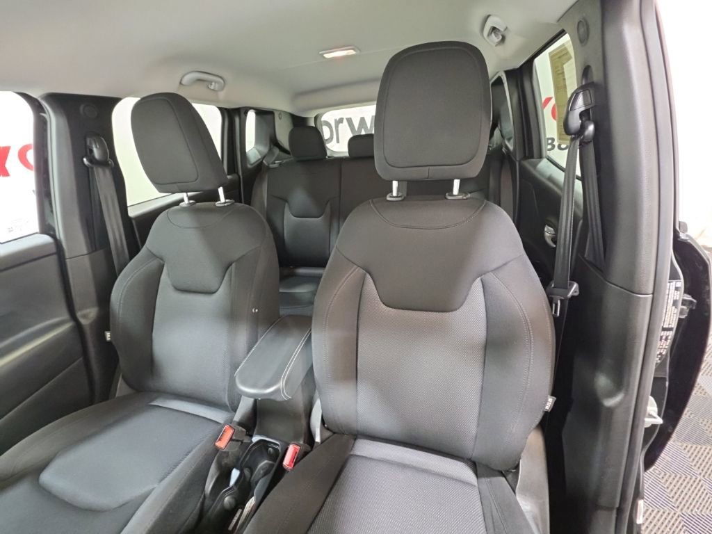 Used 2023 Jeep Renegade Latitude image 24