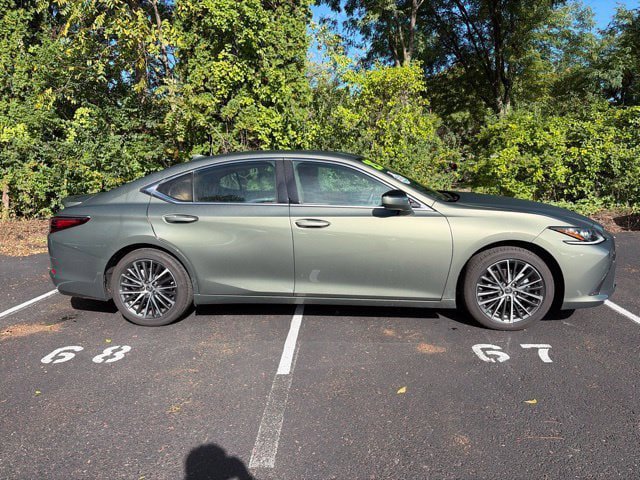 Used 2025 Lexus ES 350 w/ Premium Package FWD image 3