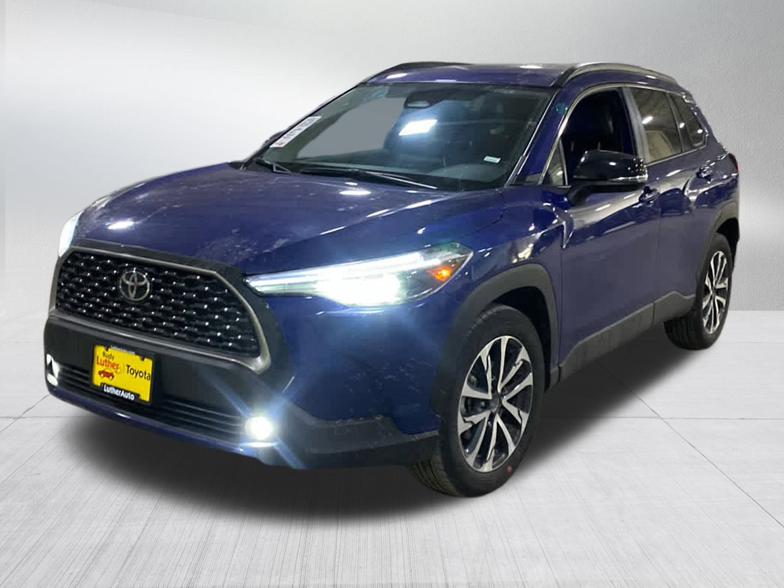 Certified 2025 Toyota Corolla Cross XLE image 3