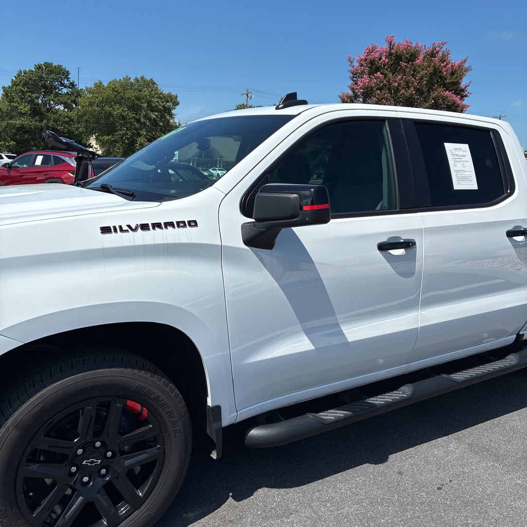 Used 2024 Chevrolet Silverado 1500 RST w/ Redline Edition AWD/4WD image 10