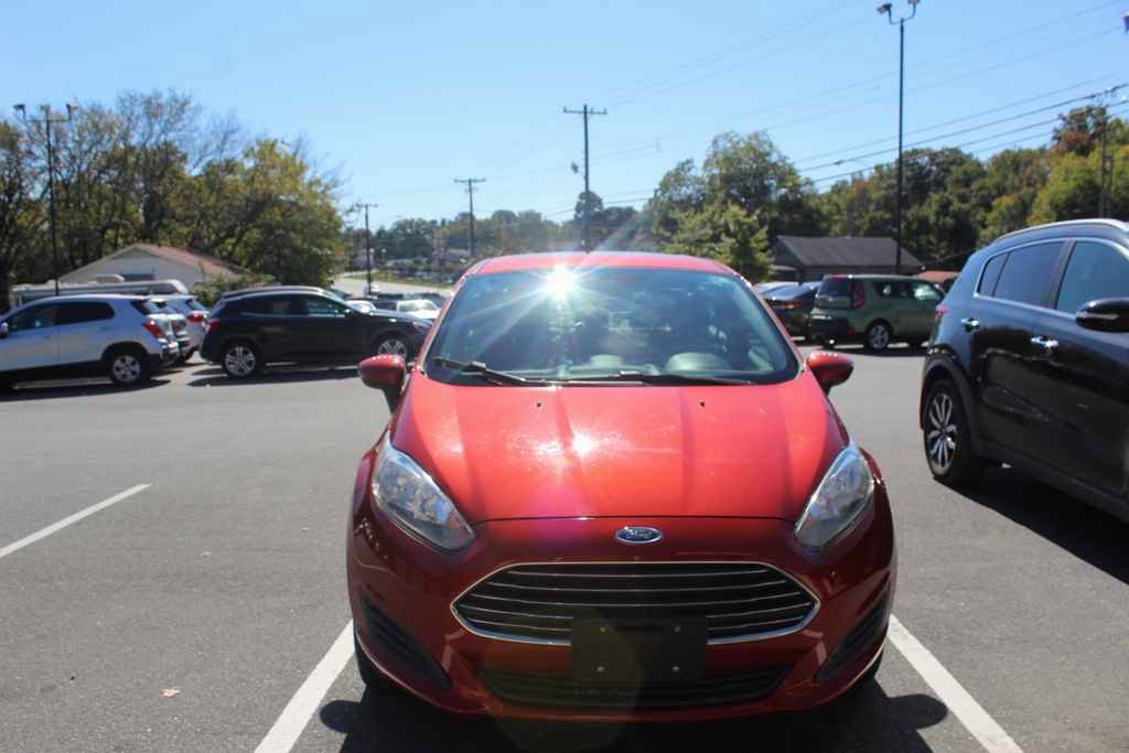 Used 2018 Ford Fiesta SE FWD image 2