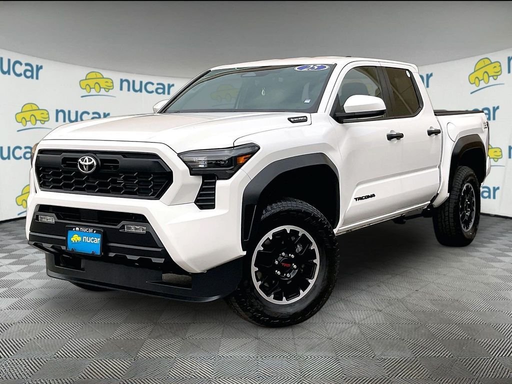 Used 2025 Toyota Tacoma TRD Off-Road AWD/4WD image 3