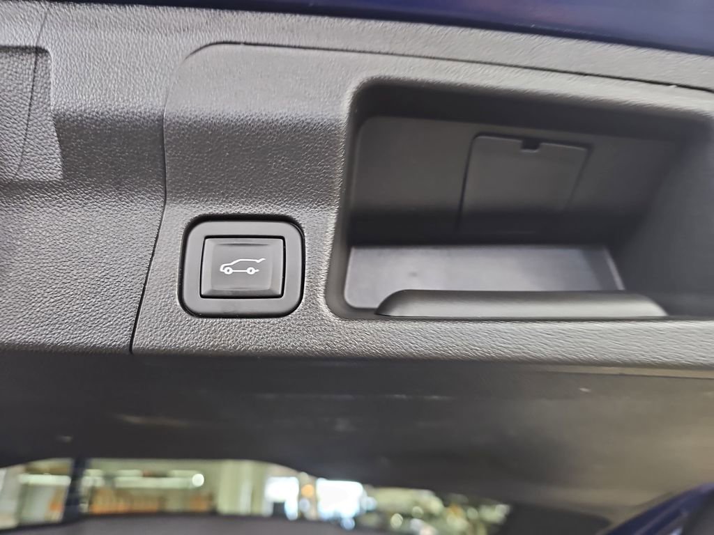 Certified 2023 GMC Acadia Denali w/ Denali Ultimate Package AWD/4WD image 18
