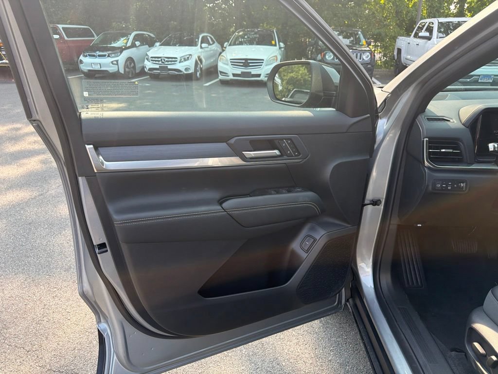 New 2027 GMC Terrain Elevation w/ Elevation Premium Package AWD/4WD image 11