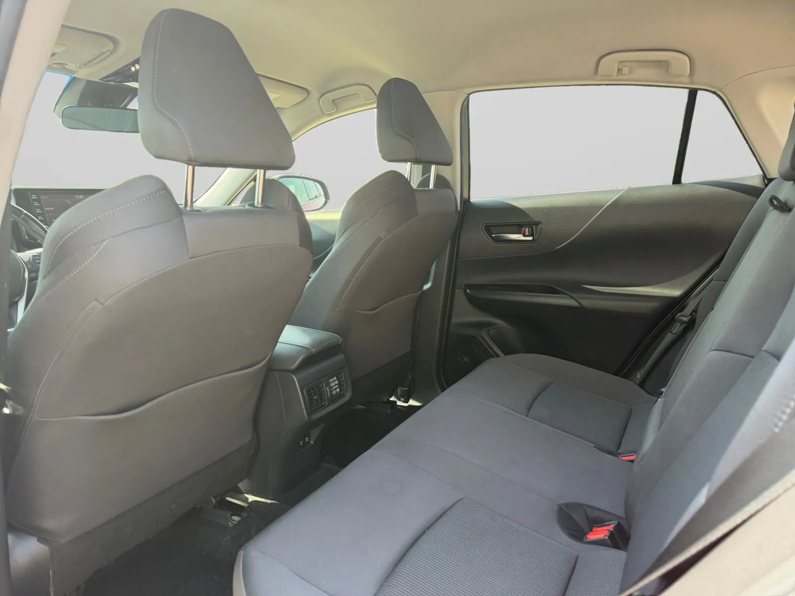 Used 2021 Toyota Venza LE image 25