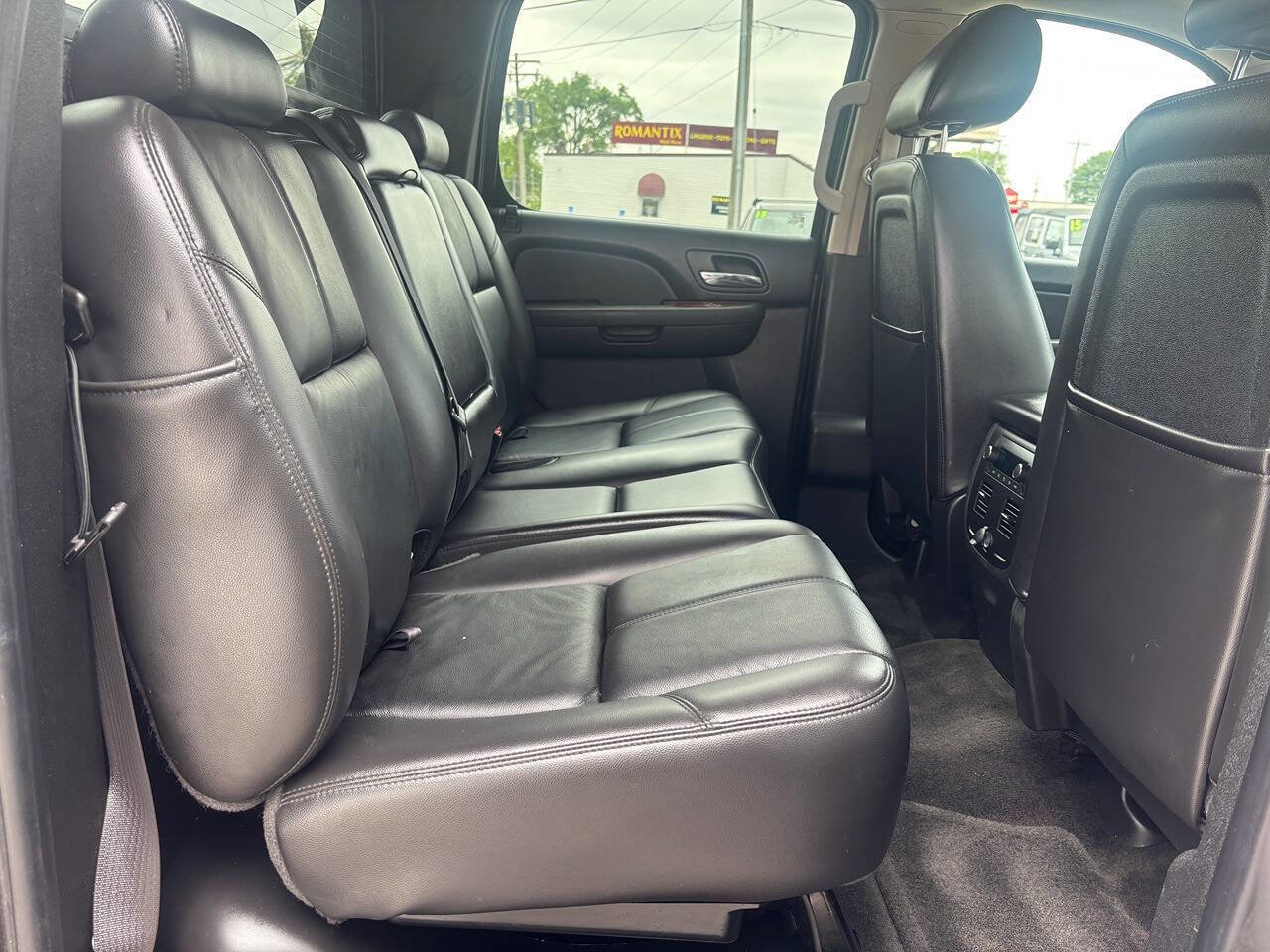 Used 2010 Chevrolet Avalanche LT w/ Luxury Package AWD/4WD image 23