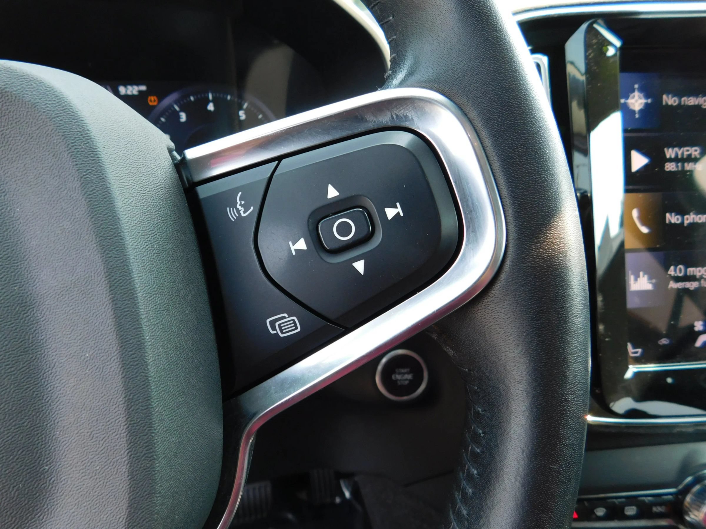 Used 2021 Volvo XC40 T4 Momentum FWD image 26
