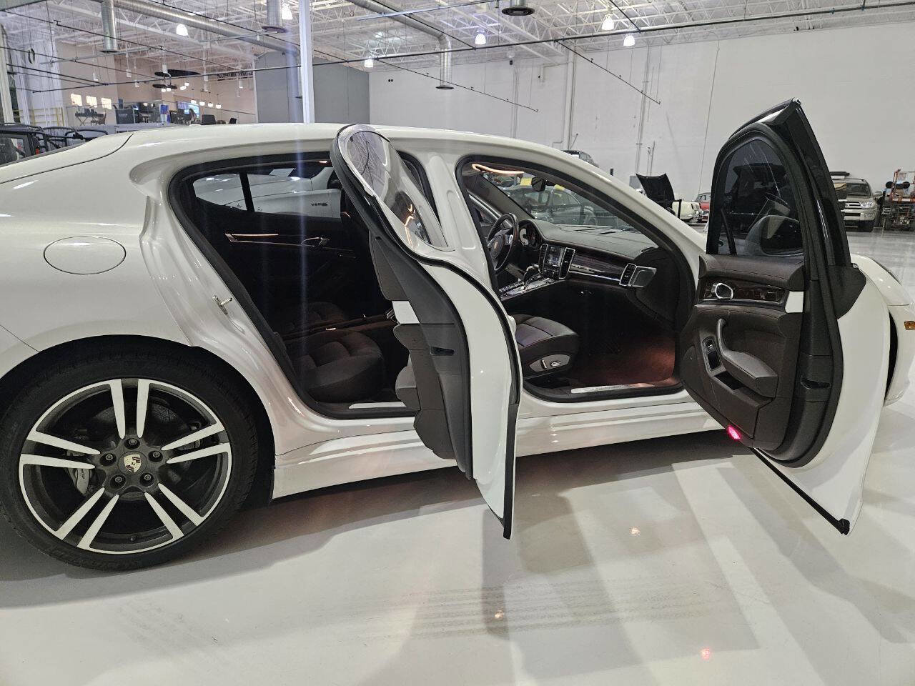 Used 2010 Porsche Panamera S image 16