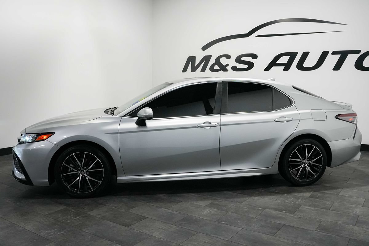 Used 2021 Toyota Camry SE FWD image 3