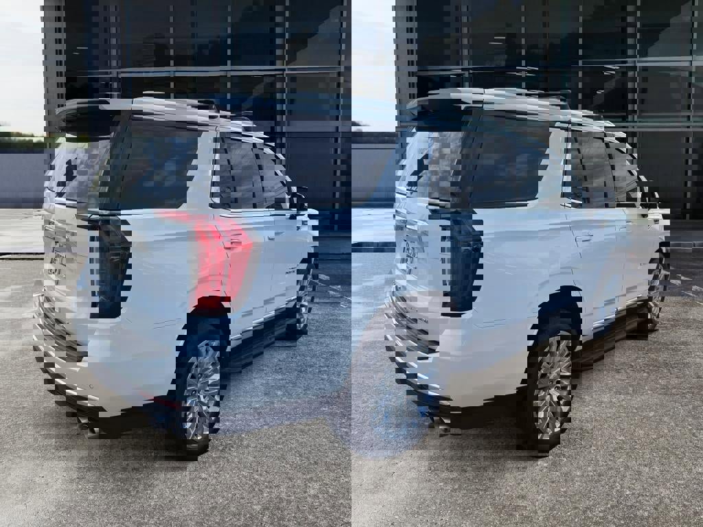 Used 2024 GMC Yukon Denali image 7