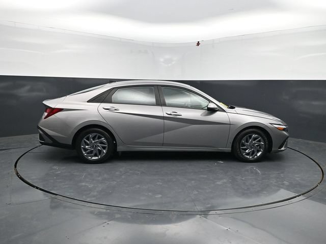 Used 2024 Hyundai Elantra SEL FWD image 10