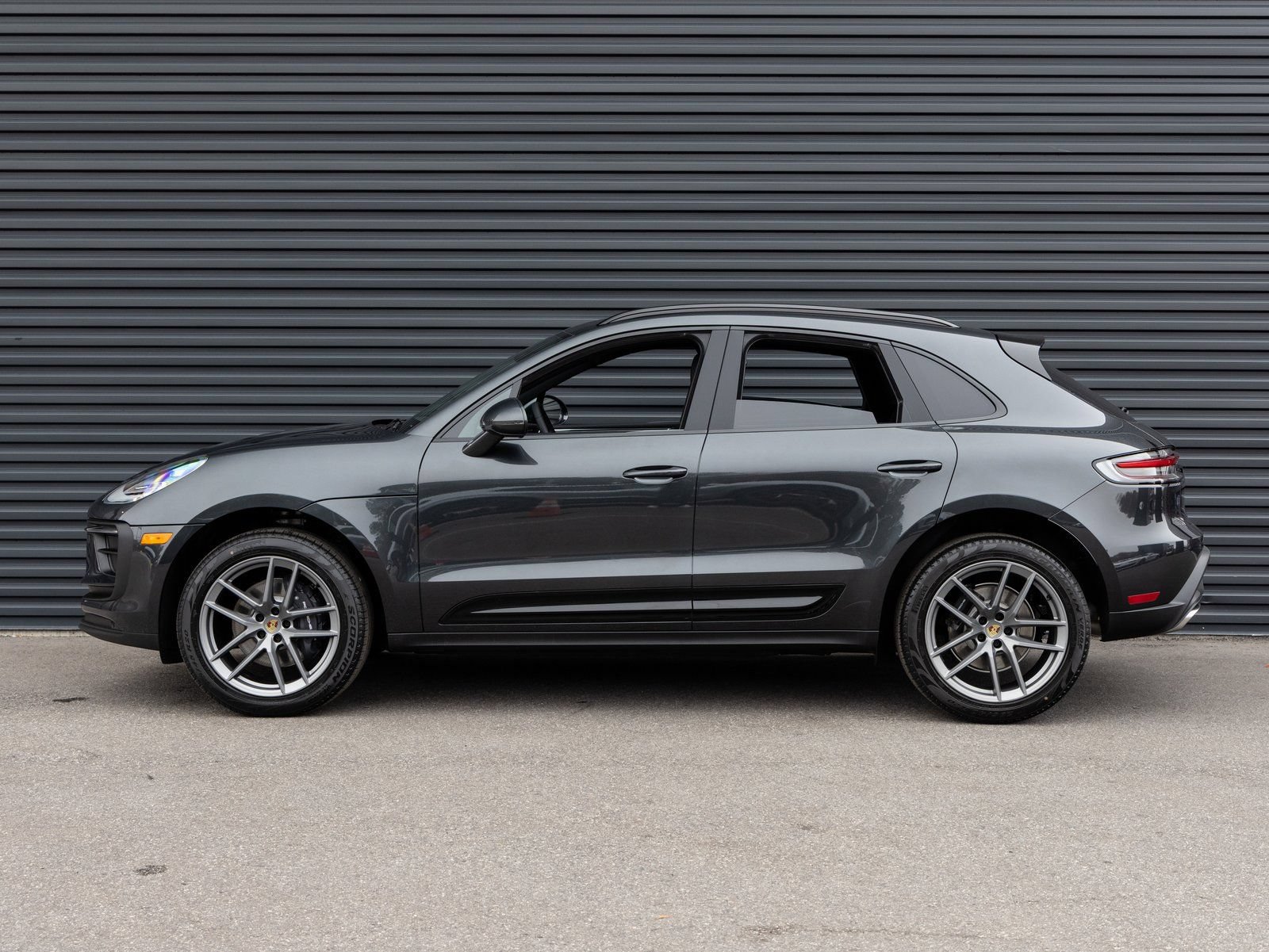 New 2026 Porsche Macan AWD/4WD image 2