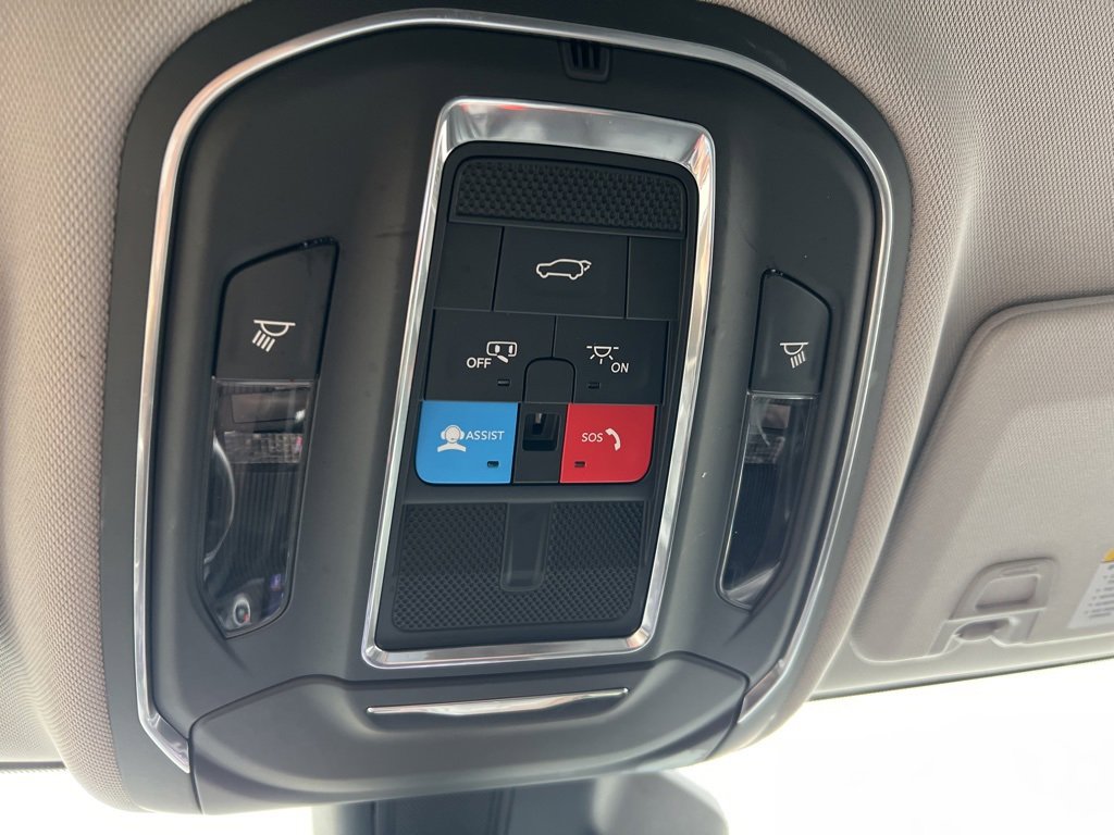 Used 2023 Jeep Grand Cherokee L Limited w/ Luxury Tech Group II image 22