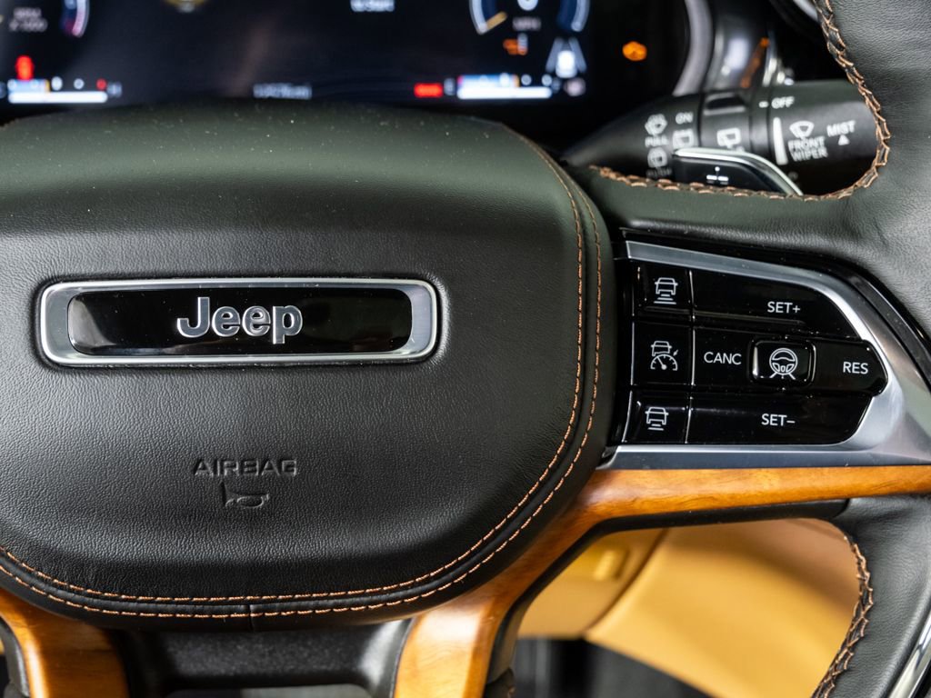 Used 2025 Jeep Grand Cherokee Summit image 11