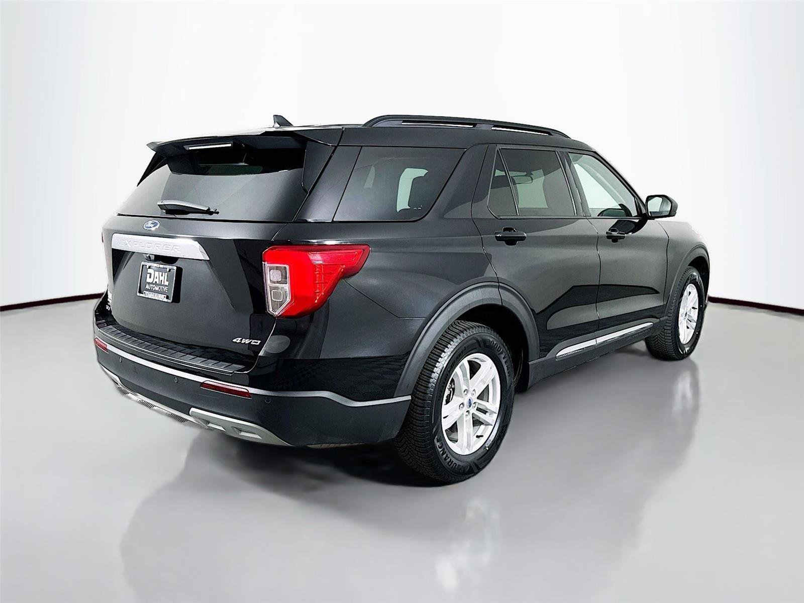 Used 2024 Ford Explorer XLT w/ Equipment Group 202A AWD/4WD image 13