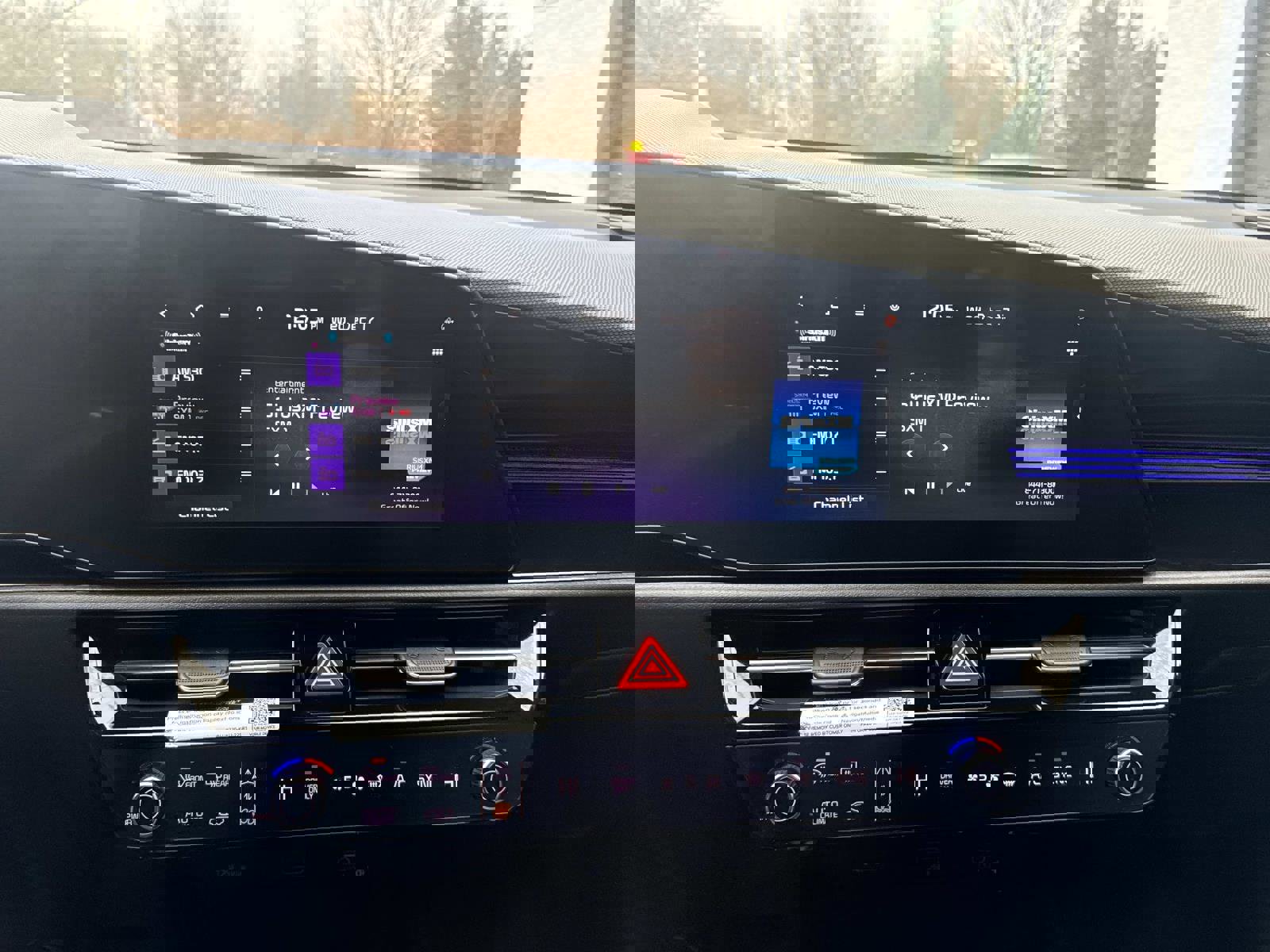 Used 2023 Kia Niro EX image 22