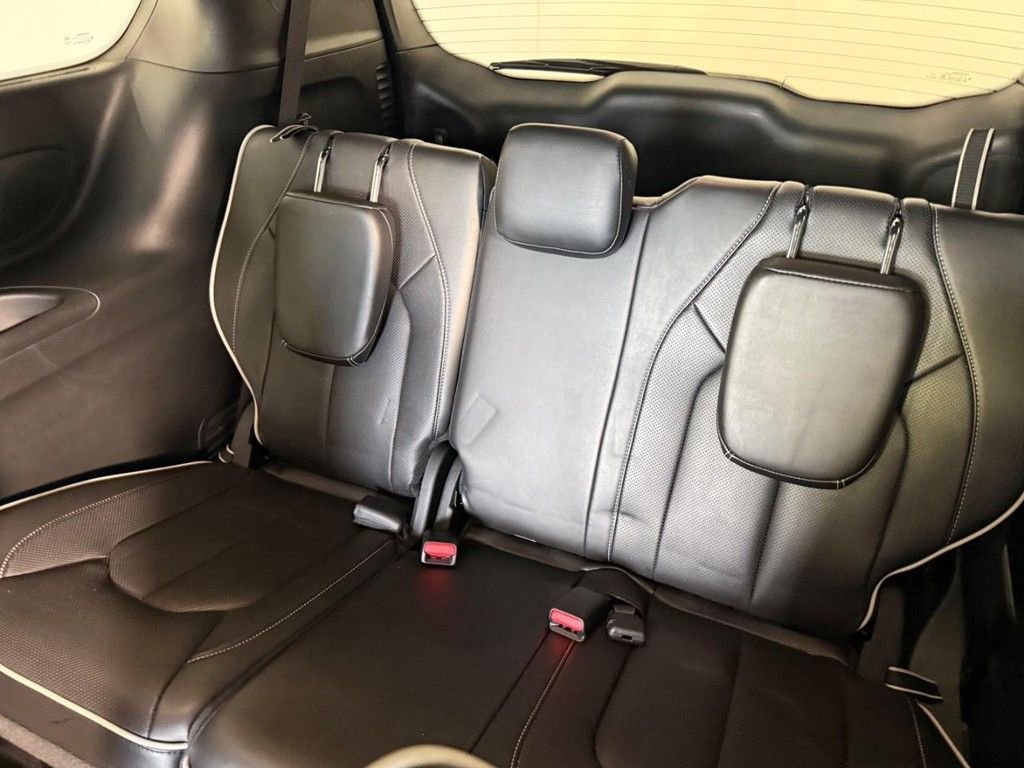Used 2024 Chrysler Pacifica Limited w/ S Appearance Package image 17
