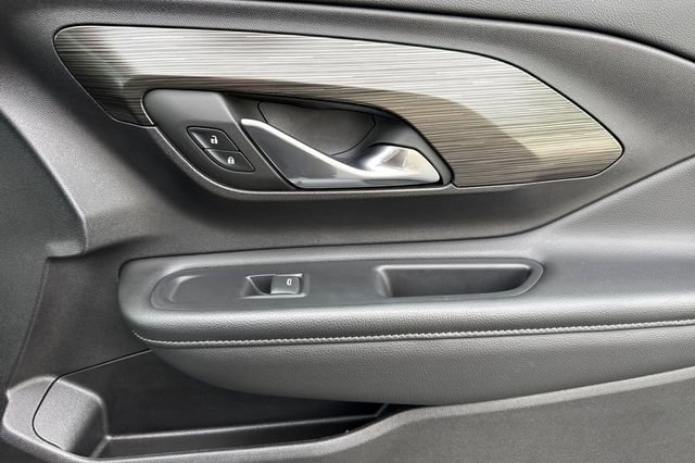 Used 2024 GMC Terrain SLT image 21