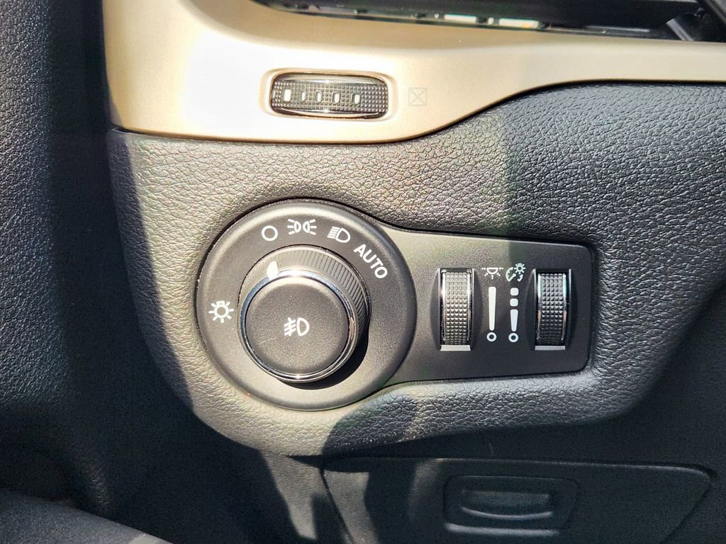 Used 2016 Jeep Cherokee High Altitude image 21