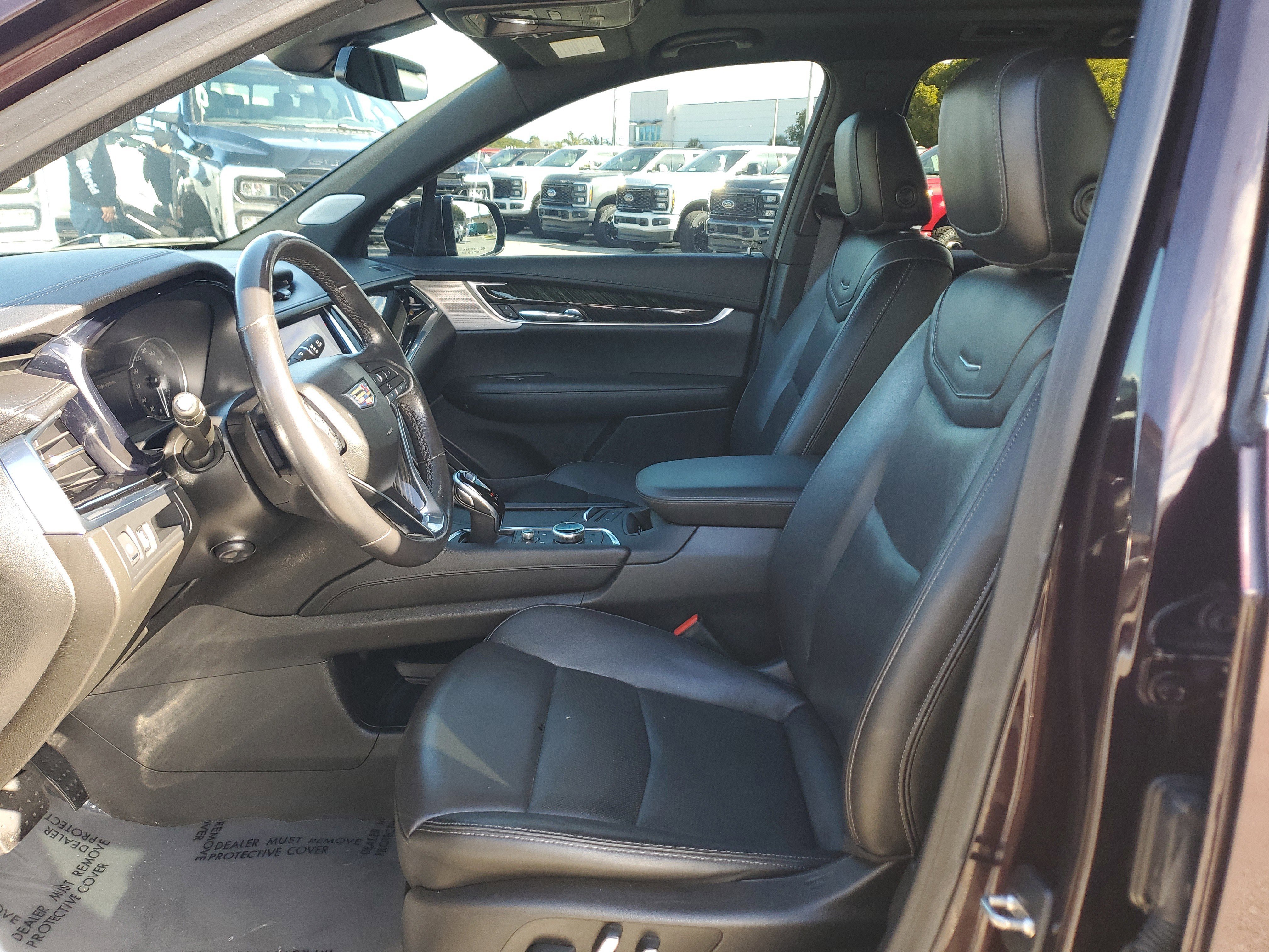 Used 2021 Cadillac XT6 Premium Luxury image 12