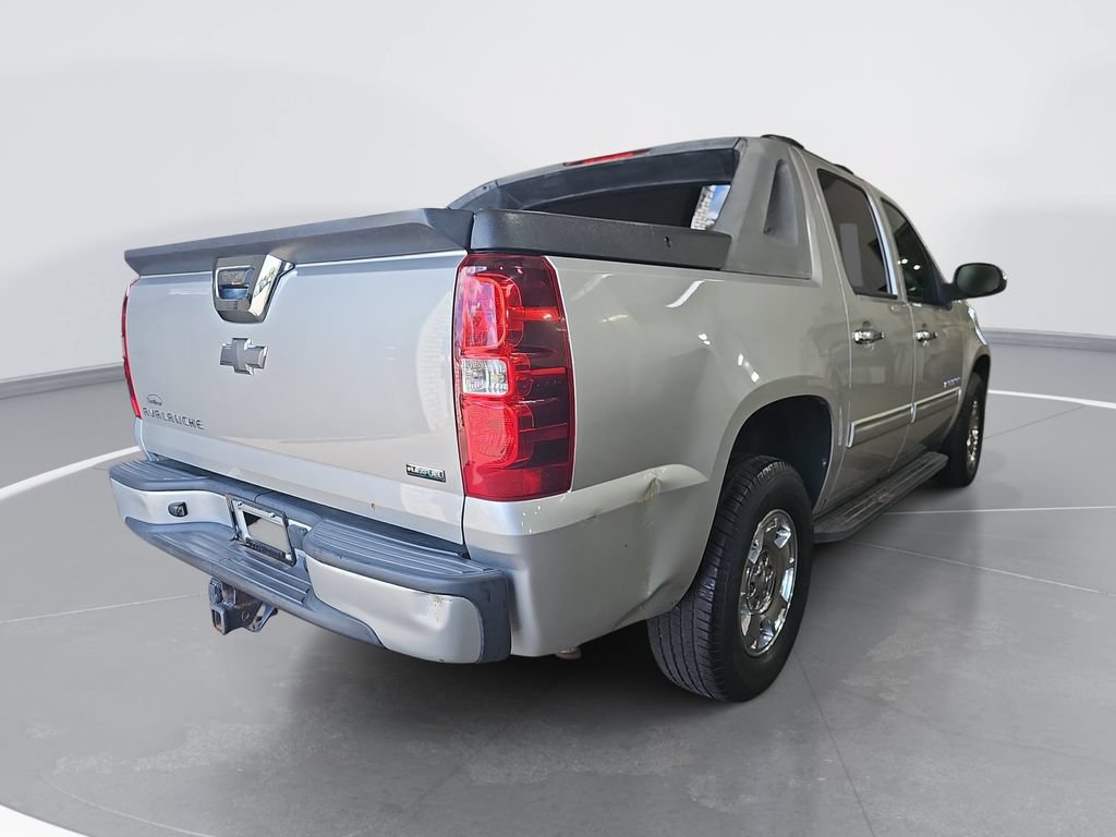 Used 2011 Chevrolet Avalanche LS RWD image 3