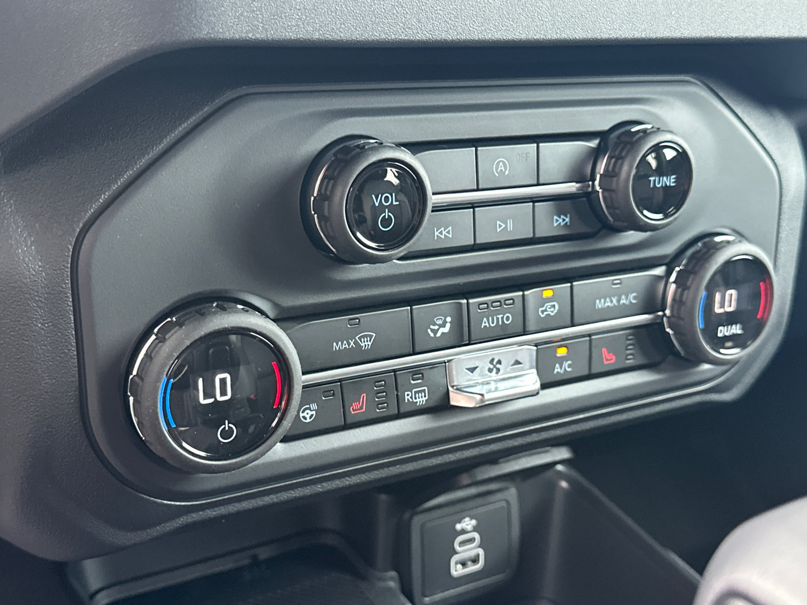 New 2026 Ford Bronco Outer Banks AWD/4WD image 30