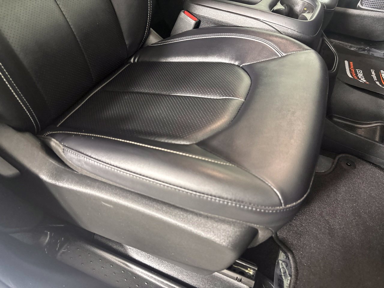 Used 2025 Chrysler Pacifica Select FWD image 28