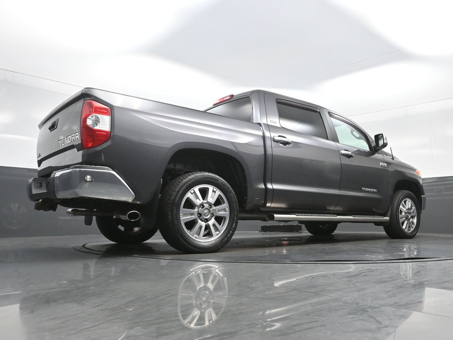 Used 2017 Toyota Tundra SR5 w/ SR5 Upgrade Package AWD/4WD image 32
