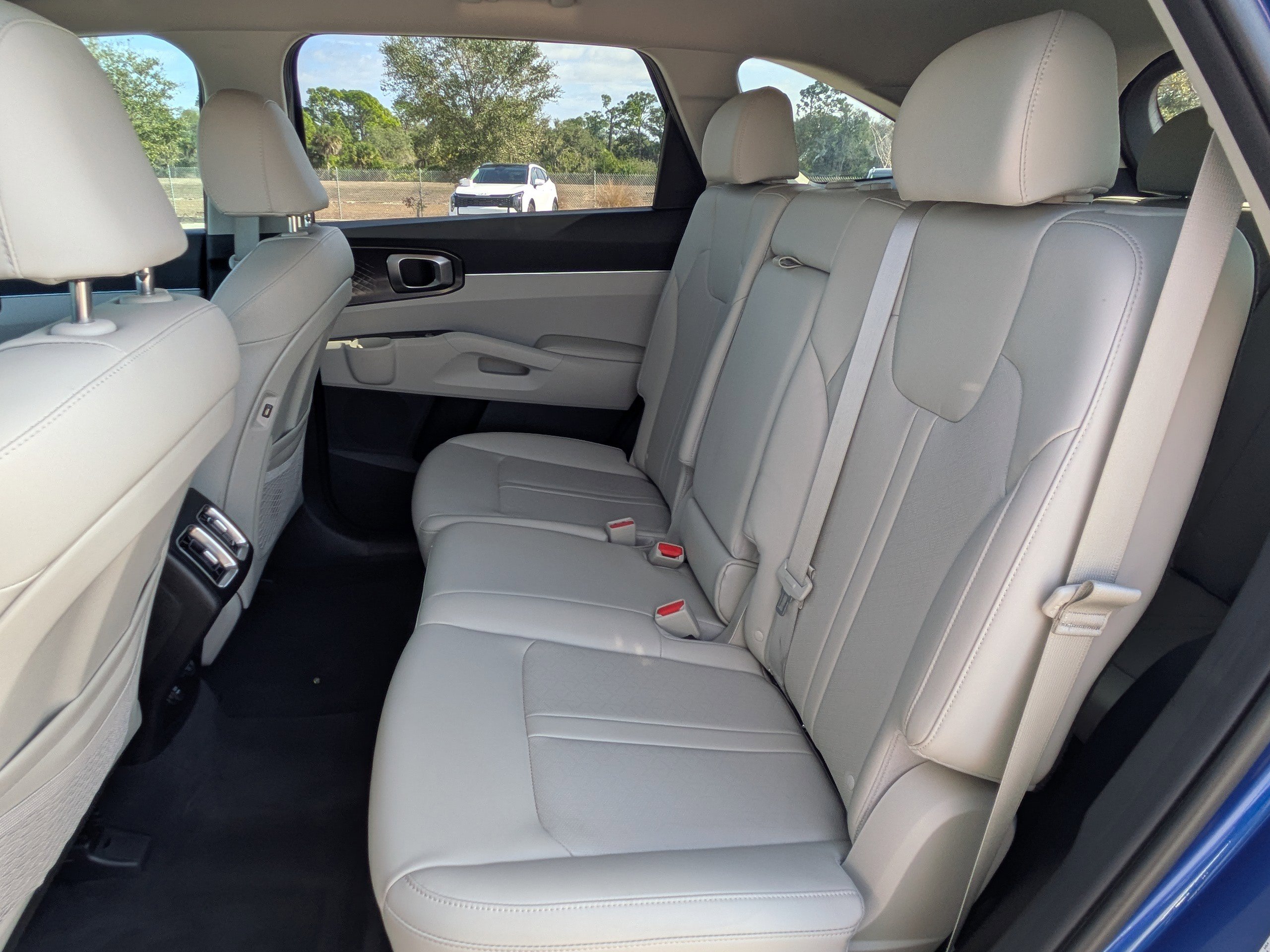 Used 2022 Kia Sorento S image 17