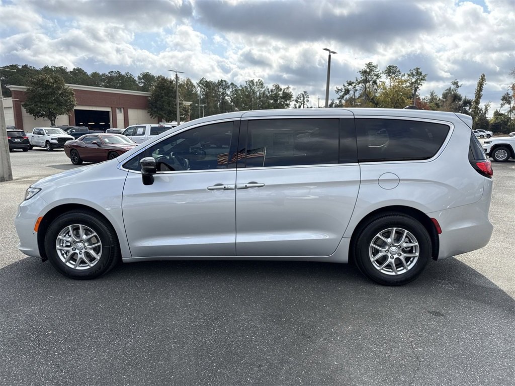 New 2026 Chrysler Pacifica Select image 6